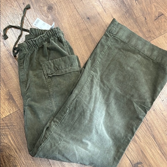 Urban Outfitter NWT Green Corduroy Wide-Leg Pants - Picture 3 of 7